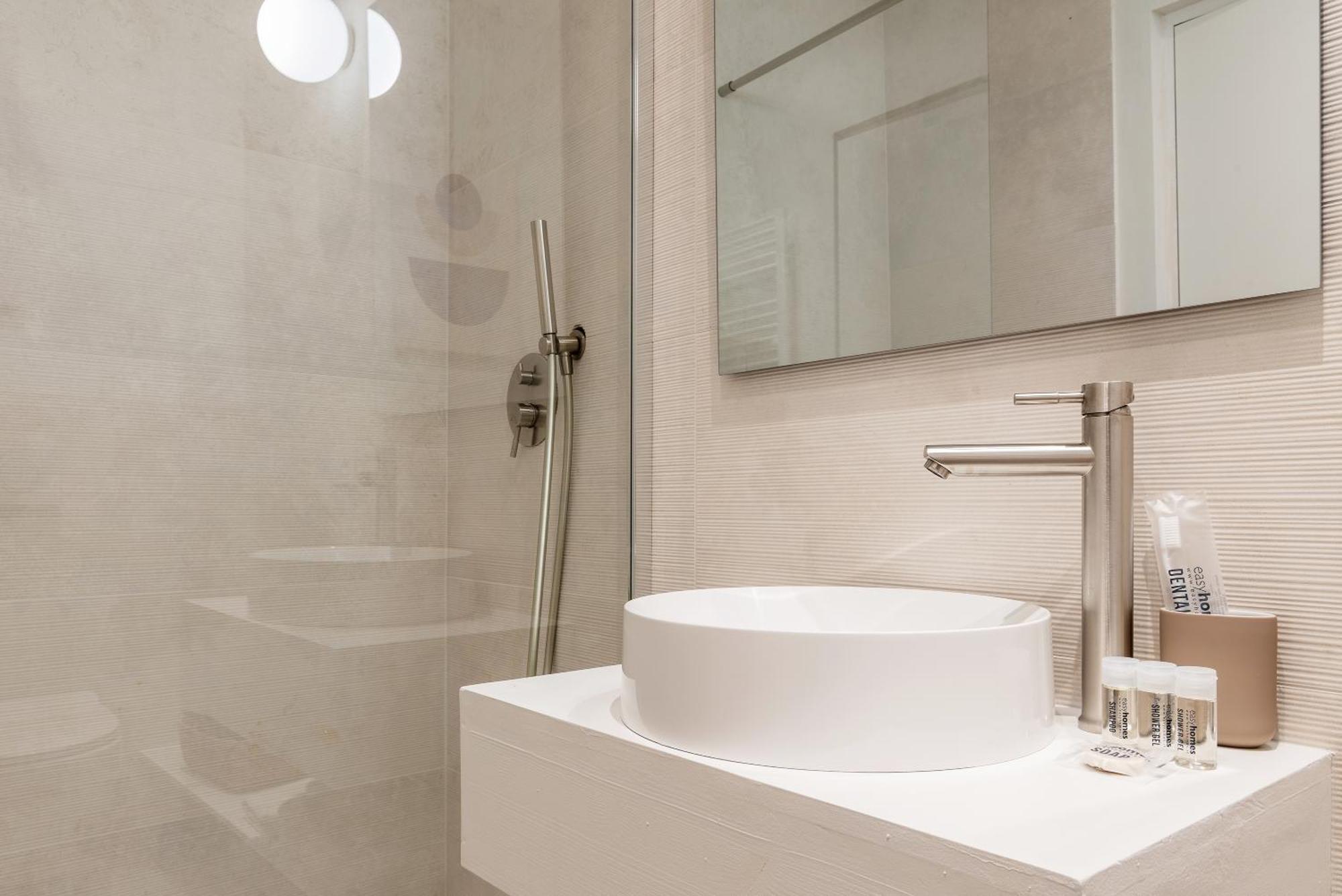 Easyhomes-City Centre Suites Milano Dış mekan fotoğraf